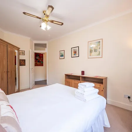 Elegant Bloomsbury Flat In Historic Pass The Keys Londres