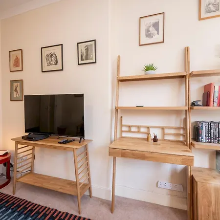 Elegant Bloomsbury Flat In Historic Pass The Keys *