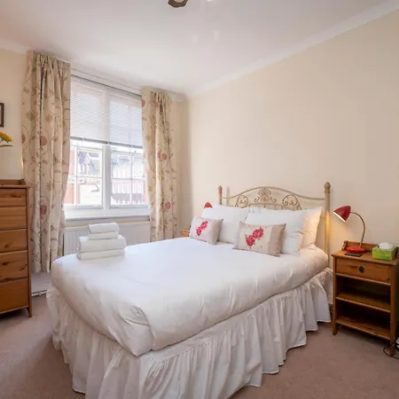 Elegant Bloomsbury Flat In Historic Pass The Keys