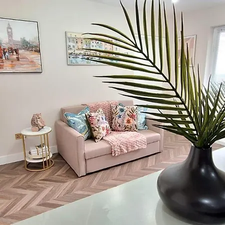 Apartment Stylish Gem Next Transport Easy Access Ctr