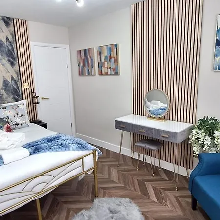 Apartment Stylish Gem Next Transport Easy Access Ctr *