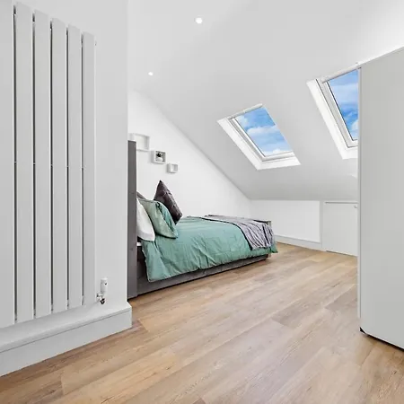 2 Bedroom Flat Close To Wembley Stadium アパート