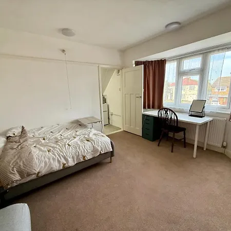 New Malden Retreat