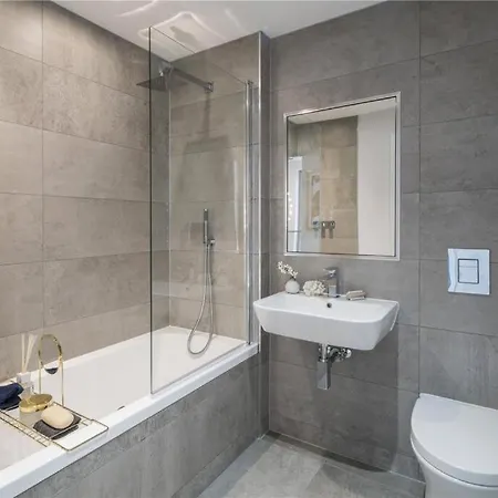 Private And Gated Family - Sleeps 6 Holiday home London