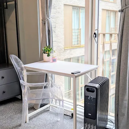 With Private Bathroom & Private Balcony * London