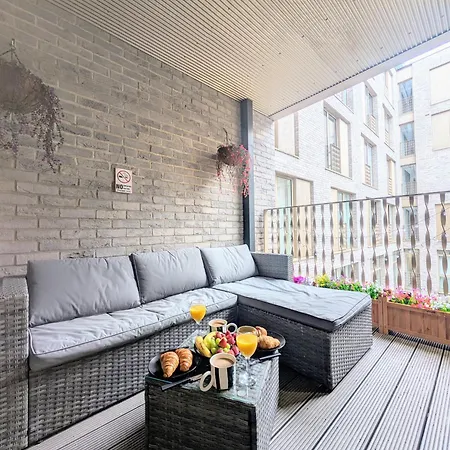 With Private Bathroom & Private Balcony Homestay