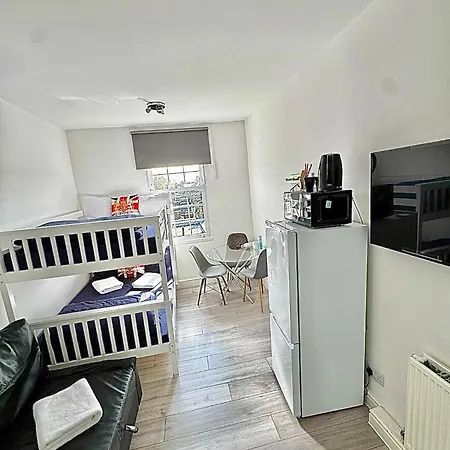 Guest house Willesden *