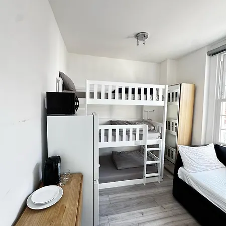 Guest house Willesden *