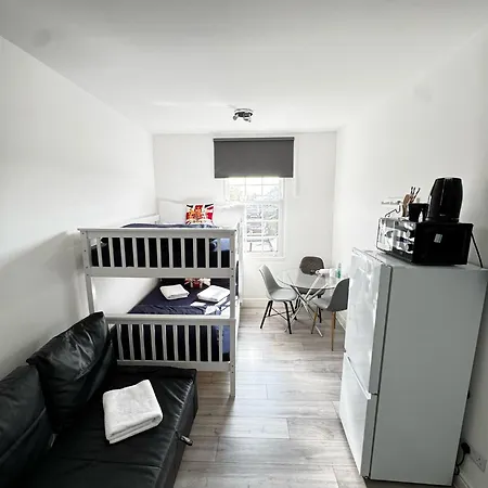 Guest house Willesden