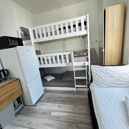 Guest house Willesden *