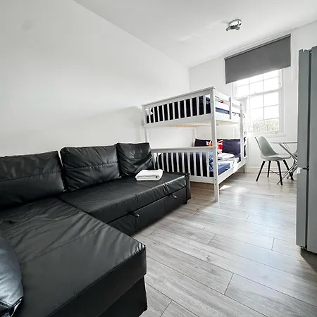 Guest house Willesden