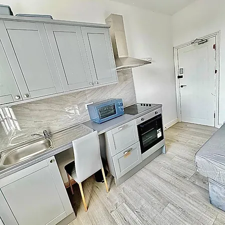 Guest house Willesden