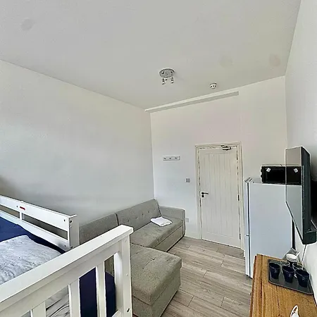 Guest house Willesden