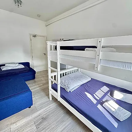 Guest house Willesden *