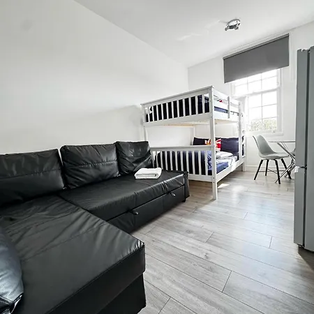 Willesden Guest house *