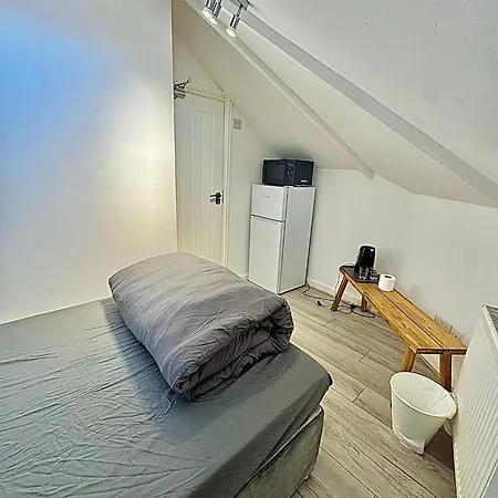 Guest house Willesden