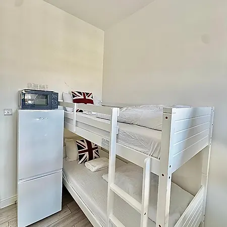 Guest house Willesden London