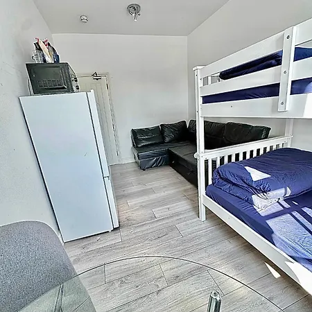 Guest house Willesden *