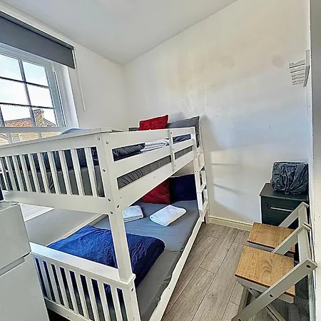 Guest house Willesden *