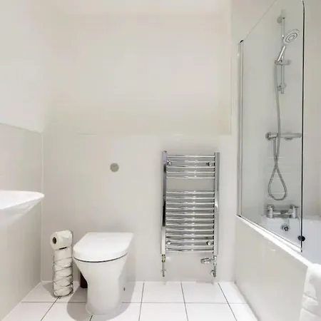 Apartmentsleeps3-balcony-near Canarywharf-gym Apartment London