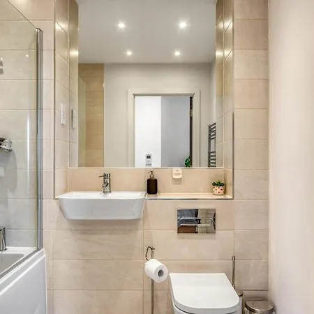 Modern Charming 2 Bed Flat With Amazing Views