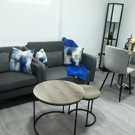 1b, Zone 2 Westbourne Park , Sleeps 4 Apartment London