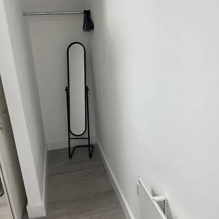 1b, Zone 2 Westbourne Park , Sleeps 4 London