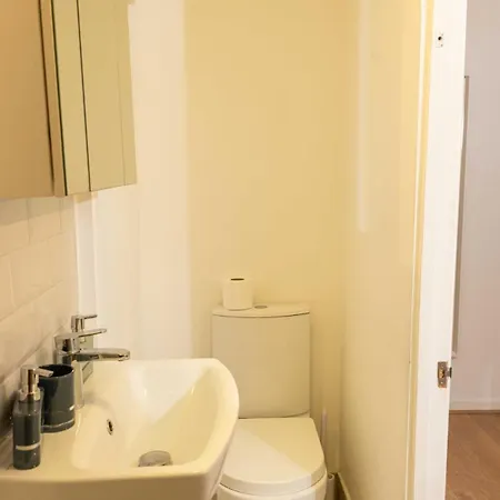 2 Bedroom Flat By Haggerston Station London