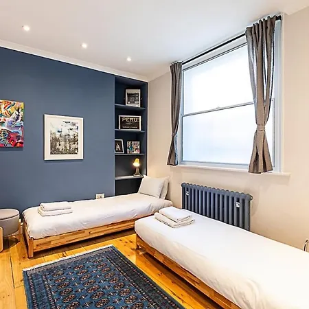 Stylish Kings Cross With Garden Retreat Apartment
