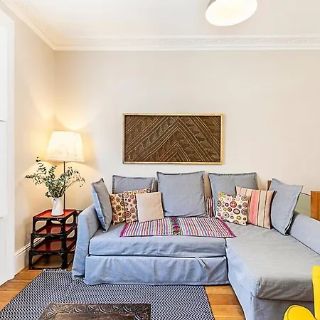 Stylish Kings Cross With Garden Retreat Apartment