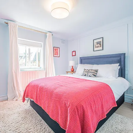 Modern 1-bed Flat With Free Parking In West * London