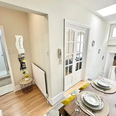 Bayswater Cosy 2 Bedroom *