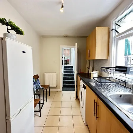 Bayswater Cosy 2 Bedroom Apartment