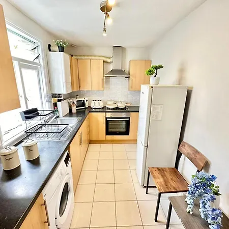 Apartment Bayswater Cosy 2 Bedroom *