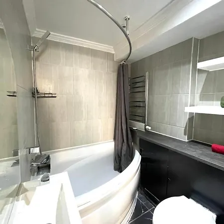 Homestay Charring Cross London, Prime Location