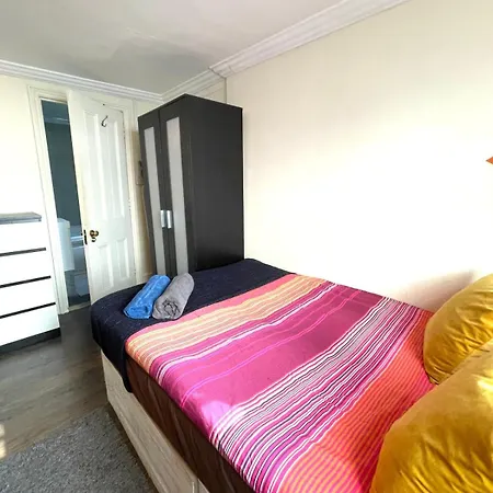 Charring Cross London, Prime Location Homestay London