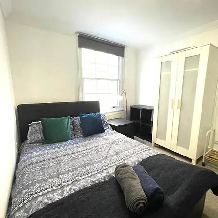Homestay Charring Cross London, Prime Location