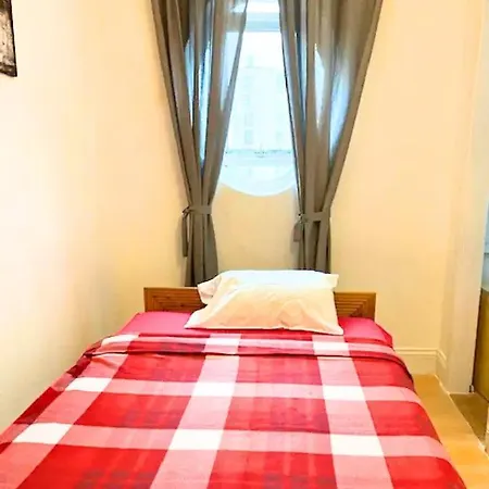 R12 Prime Location Double London