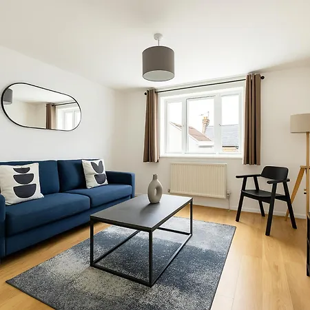 Fabulous Flat In South Wimbledon شقة *