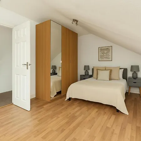 דירה 2 Bed Flat In Acton Town *