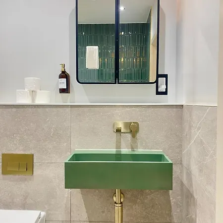 Penthouse Peaceful 2 Bed Fulham West Kensington