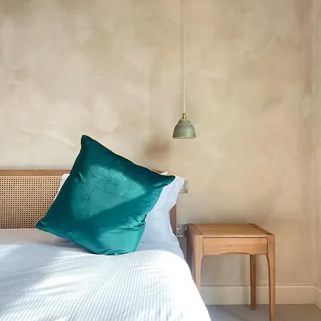 Penthouse Peaceful 2 Bed Fulham West Kensington Londra