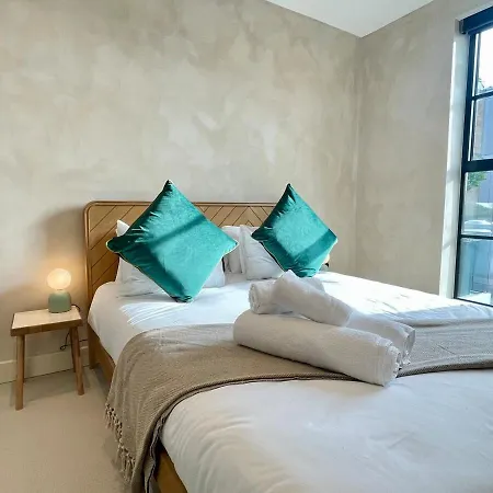 Penthouse Peaceful 2 Bed Fulham West Kensington Londra