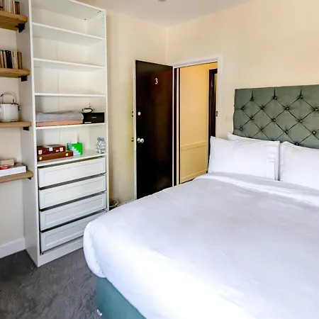 82a Dalston Lane Terrace * London