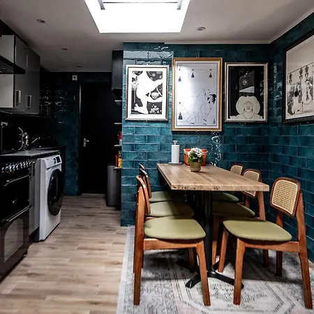 82a Dalston Lane Terrace Hotel London