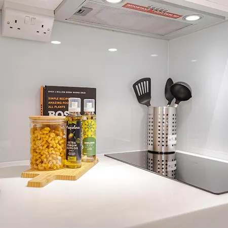 Apartment Modern Nw2 Self Check-in Pet Friendly