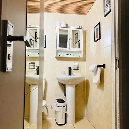 Stylish & Your East Hideaway Apartamento