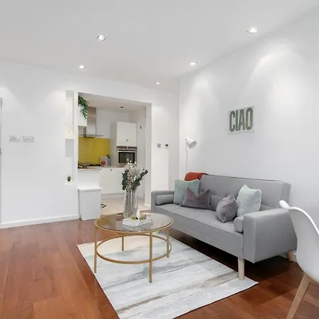 Near Highbury Islington Station With Private Garden Londen