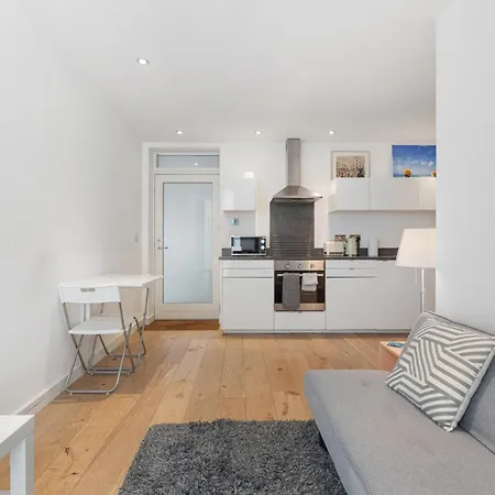 Hansford Apartment *
