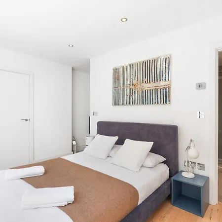 Hansford Apartment *